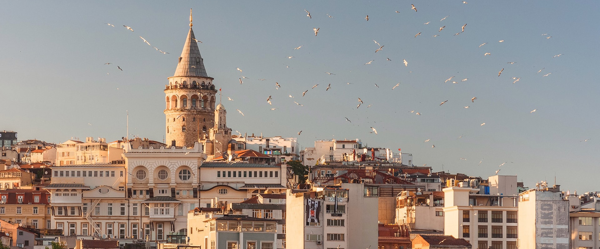 Découvrez nos séjours de luxe en vente privée à Istanbul. VeryChic vous propose des voyages jusqu’à -70% dans les plus beaux hôtels du monde à Istanbul