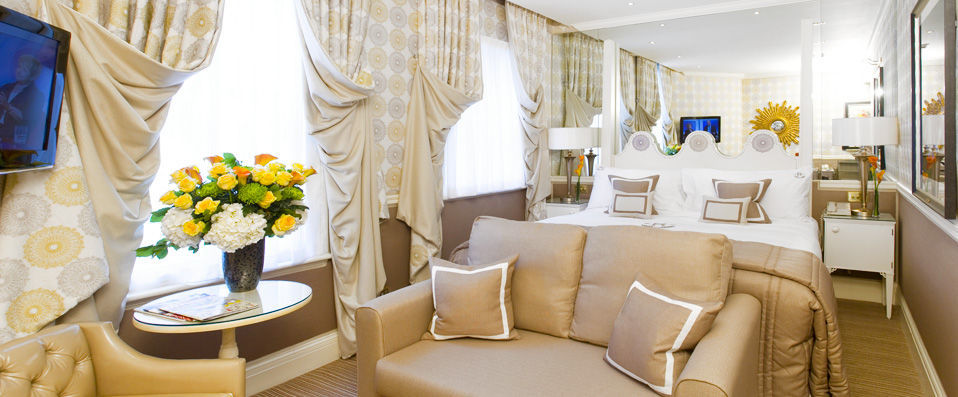 The Rubens at the Palace ★★★★ - Palatial accommodation in a luxurious London hotel. - London, England