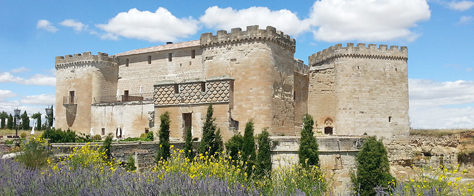 Posada Real Castillo del Buen Amor ★★★★★ - A romantic medieval castle getaway in the Spanish countryside. - Salamanca, Spain