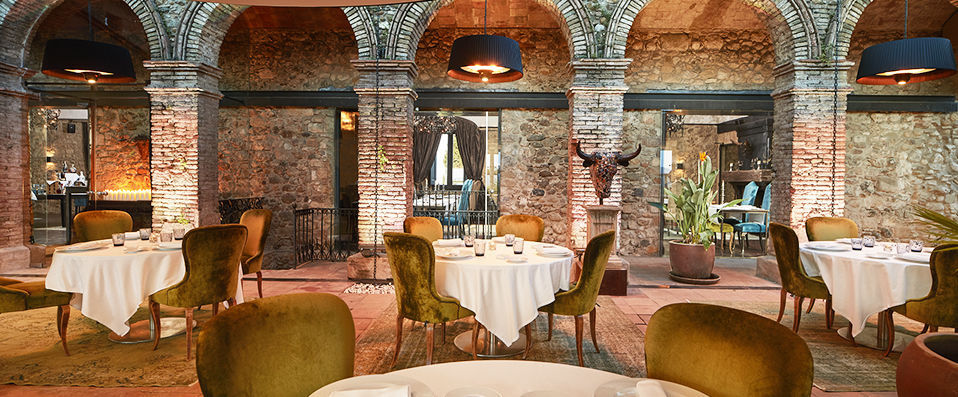 Hotel Castell d'Emporda ★★★★ - Experience life in a Spanish castle. - Costa Brava, Spain