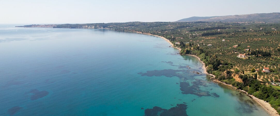Camvillia Resort ★★★★★ - Vue sur le bleu de la mer Égée depuis un resort 5 étoiles. - Peloponnèse, Grèce