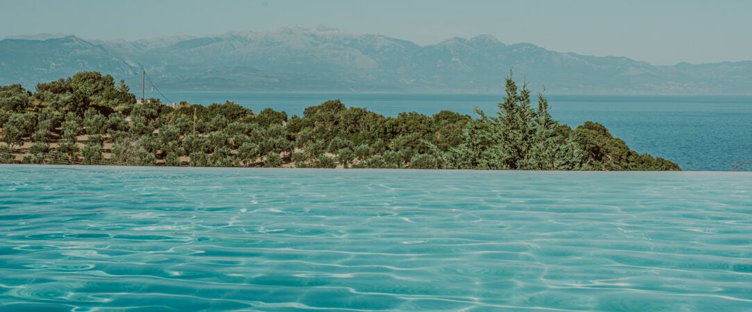 Camvillia Resort ★★★★★ - Vue sur le bleu de la mer Égée depuis un resort 5 étoiles. - Peloponnèse, Grèce