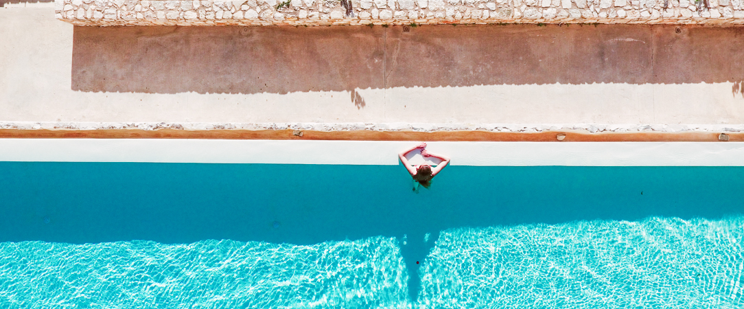 Camvillia Resort ★★★★★ - Vue sur le bleu de la mer Ionienne depuis un resort 5 étoiles. - Peloponnèse, Grèce