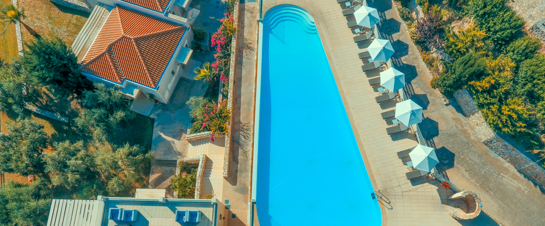 Camvillia Resort ★★★★★ - Vue sur le bleu de la mer Ionienne depuis un resort 5 étoiles. - Peloponnèse, Grèce