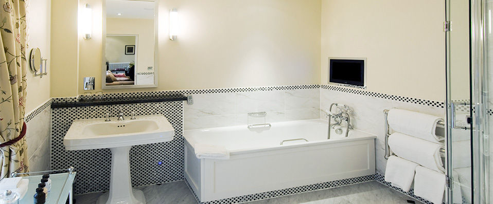 Ettington Park Hotel ★★★★ - Luxurious country mansion with extensive grounds, just outside Shakespeare’s hometown. - Stratford-upon-Avon, United Kingdom