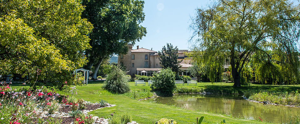 Château de Massillan ★★★★ - Un somptueux château éco-responsable au cœur des Côtes du Rhône. - Provence, France