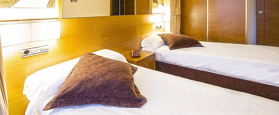 Sand Cunit Aparthotel ★★★★ - A glorious golden stay on the Spanish Golden Coast. - Costa Dorada, Spain