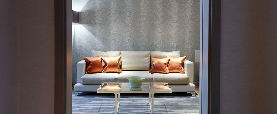 Cheval Three Quays ★★★★★ - London the way it should be seen… from the banks of the River Thames. - London, England