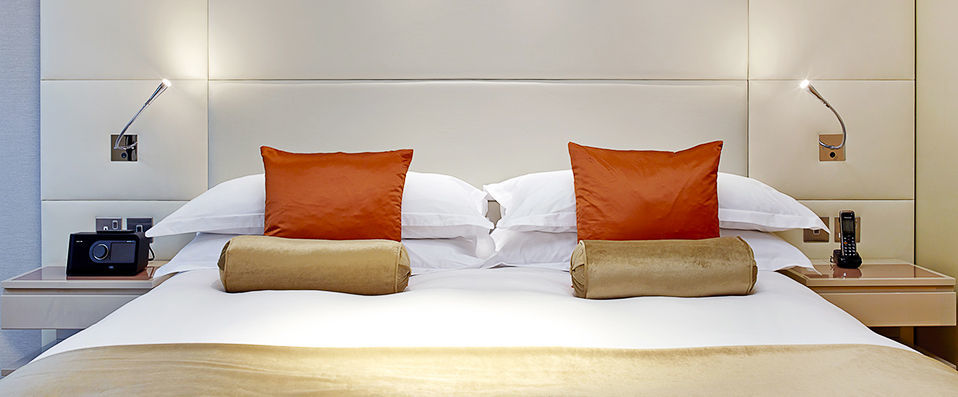 Cheval Three Quays ★★★★★ - London the way it should be seen… from the banks of the River Thames. - London, England