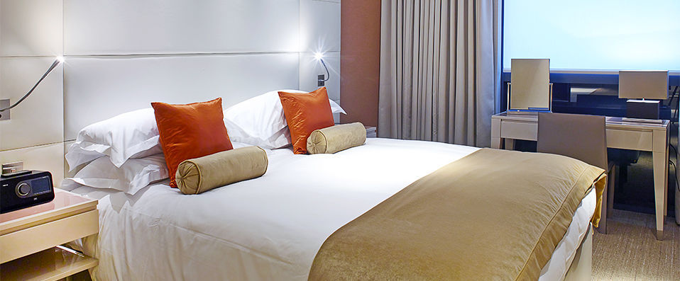 Cheval Three Quays ★★★★★ - London the way it should be seen… from the banks of the River Thames. - London, England
