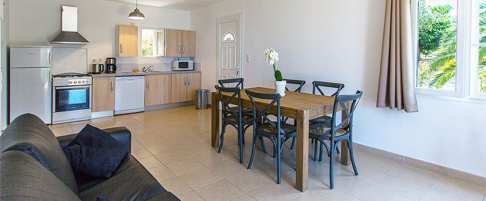 La Citadelle Appartements - The freedom of self-catering right by the beach of Roya. - Corsica, France