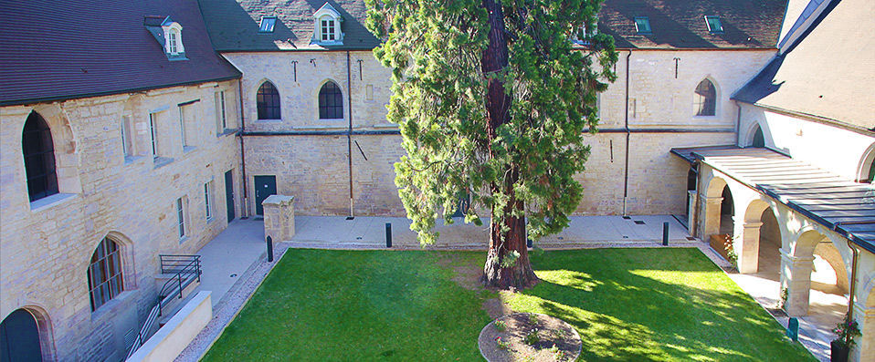 Appart'Hôtel Les Cordeliers ★★★★ - A charming apartment-hotel set in a former cloister close to the centre of Dijon. - Dijon, France