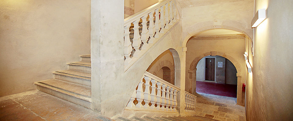 Appart'Hôtel Les Cordeliers ★★★★ - A charming apartment-hotel set in a former cloister close to the centre of Dijon. - Dijon, France