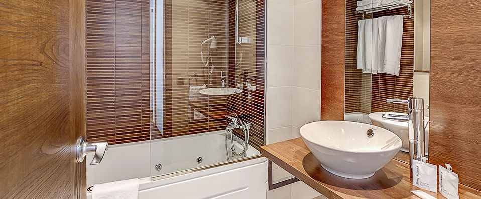 Pierre & Vacances Andorra Bordes d’Envalira - Home comforts and pristine alpine wilderness. - Andorra
