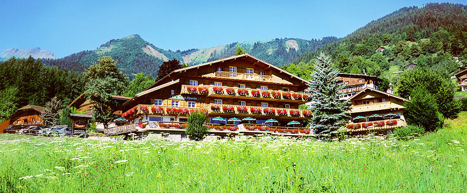Les Roches Fleuries ★★★★ - Expérience unique face au Mont-Blanc. - Haute-Savoie, France