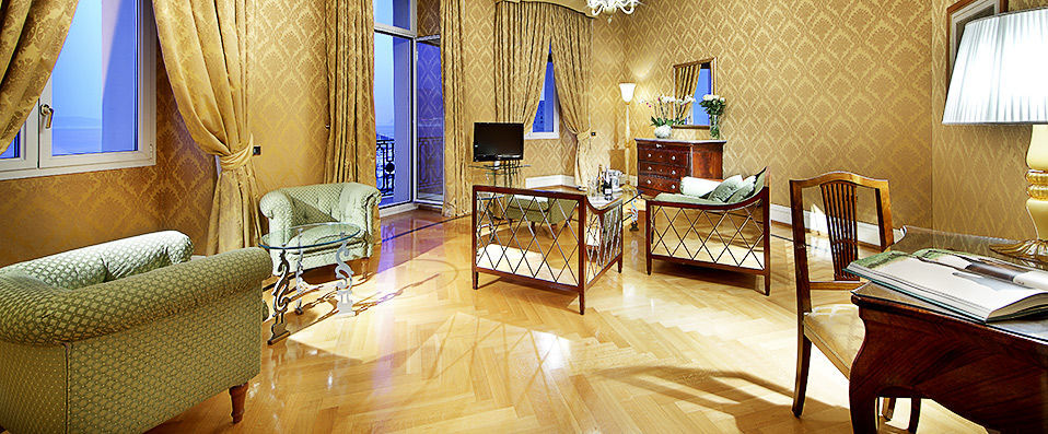 Eurostars Hotel Excelsior ★★★★ - Toute la magie de Naples dans un hôtel d’exception sur la promenade maritime - Naples, Italie