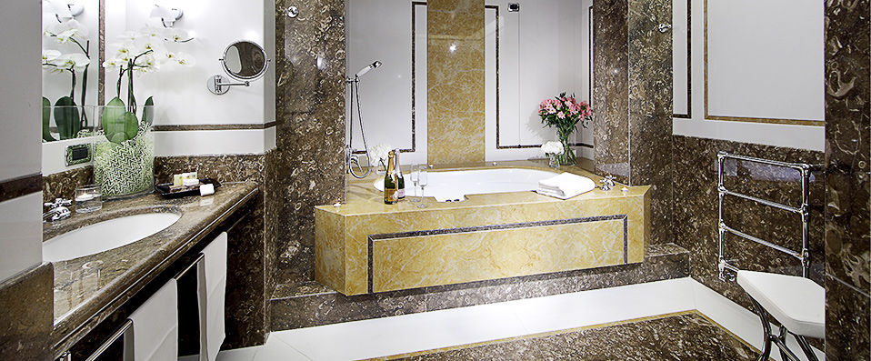 Eurostars Hotel Excelsior ★★★★ - Toute la magie de Naples dans un hôtel d’exception sur la promenade maritime - Naples, Italie