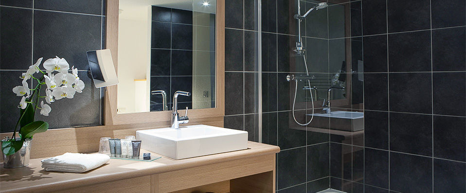 Hôtel Alpenrose ★★★★ - Clean, crisp chalet-style comfort with fantastic views. - Alpe d'Huez, France