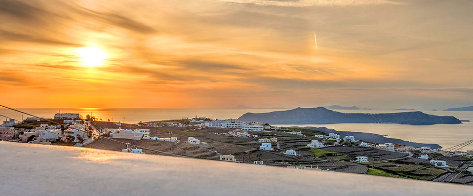 Luna Santorini Suites - Unforgettable views and the luxury of seclusion in Santorini. - Santorini, Greece