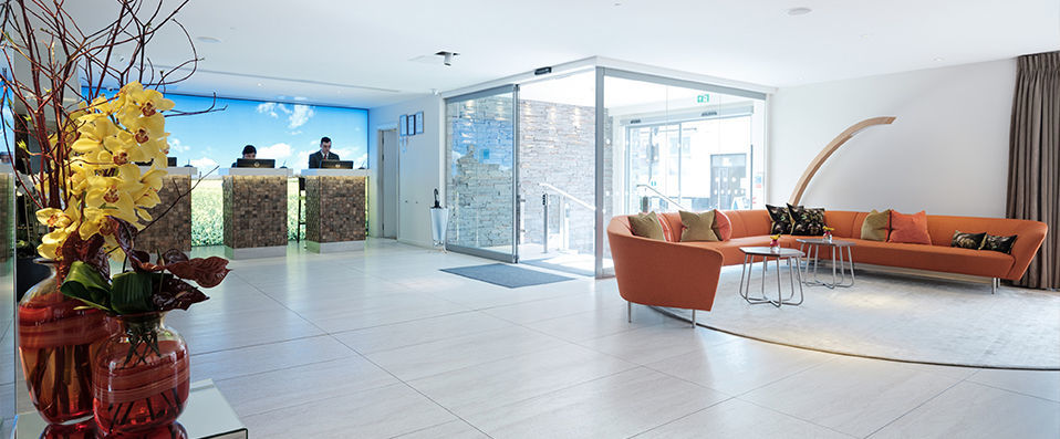Arbor City Hotel ★★★★ - Tower of London & Fish And Chips - Contemporary city break in hip east London. - London, United Kingdom