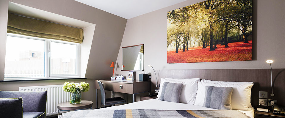 Arbor City Hotel ★★★★ - Tower of London & Fish And Chips - Contemporary city break in hip east London. - London, United Kingdom