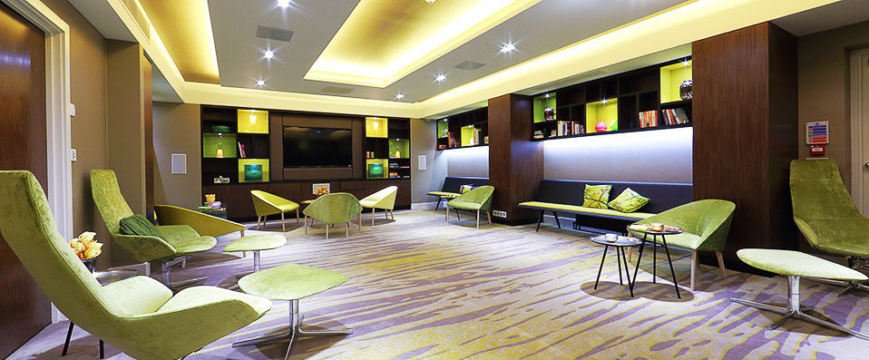 Arbor City Hotel ★★★★ - Tower of London & Fish And Chips - Contemporary city break in hip east London. - London, United Kingdom