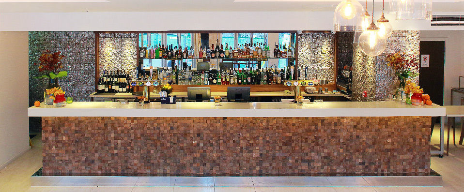 Arbor City Hotel ★★★★ - Tower of London & Fish And Chips - Contemporary city break in hip east London. - London, United Kingdom