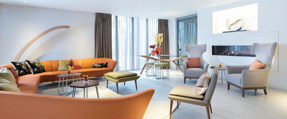 Arbor City Hotel ★★★★ - Tower of London & Fish And Chips - Contemporary city break in hip east London. - London, United Kingdom