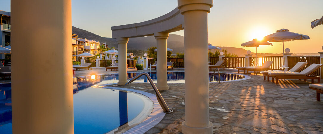 Alexander Beach Hotel & Village Resort ★★★★★ - Évasion en demi-pension sur les rives de Crète, entre douceur grecque et élégance balnéaire. - Crète, Grèce