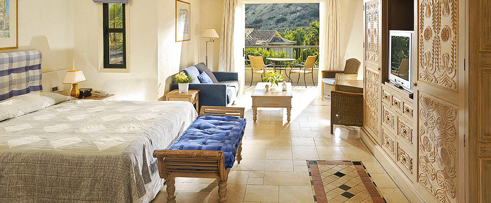 Columbia Beach Resort ★★★★★ - A real-life Olympus offering luxury and entertainment fit for gods - Pissouri, Cyprus