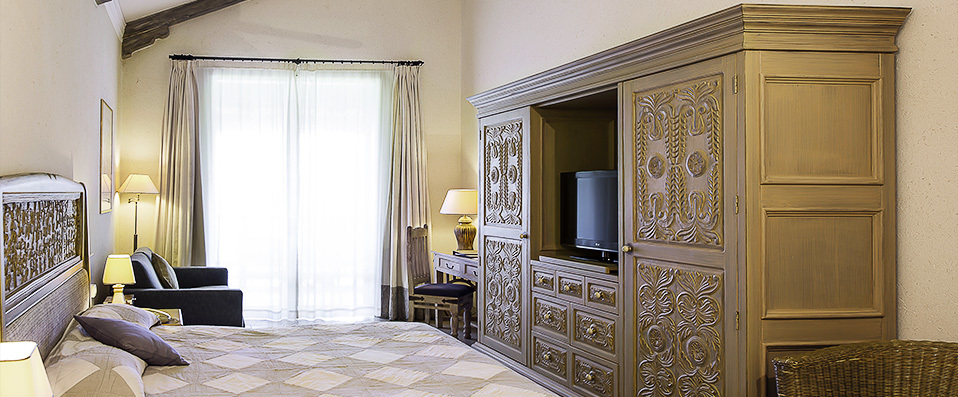 Columbia Beach Resort ★★★★★ - A real-life Olympus offering luxury and entertainment fit for gods - Pissouri, Cyprus