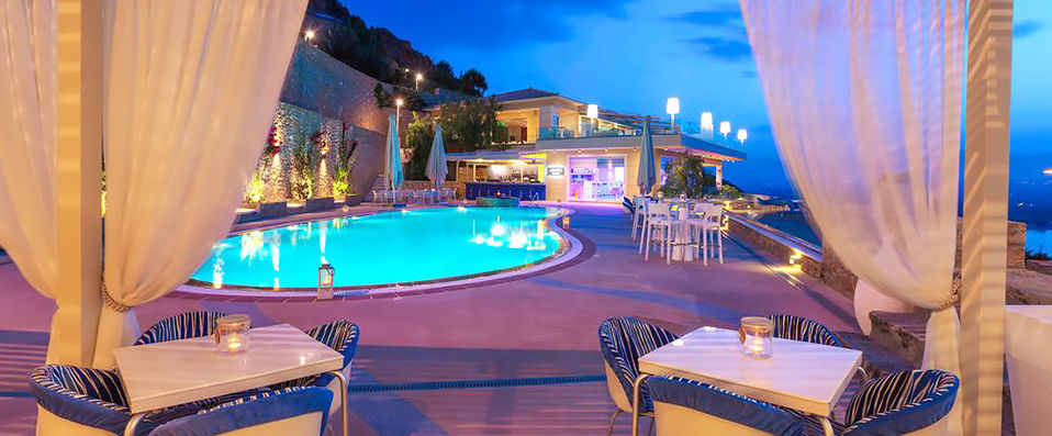 Princess Kyniska Suites ★★★★ - La vie de princesse dans la baie de Plitra !  <b>Demi-pension incluse  !</b> - Péloponnèse, Grèce
