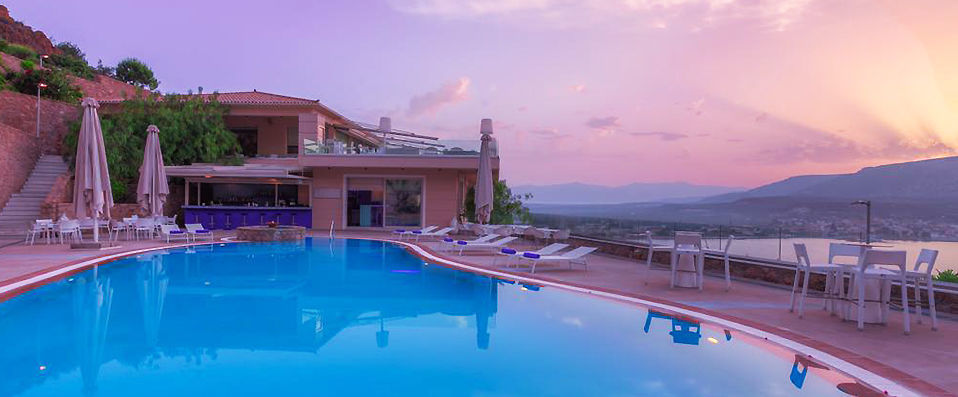 Princess Kyniska Suites ★★★★ - La vie de princesse dans la baie de Plitra !  <b>Demi-pension incluse  !</b> - Péloponnèse, Grèce