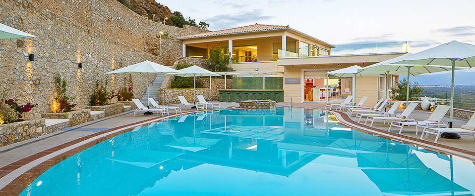Princess Kyniska Suites ★★★★ - La vie de princesse dans la baie de Plitra !  <b>Demi-pension incluse  !</b> - Péloponnèse, Grèce