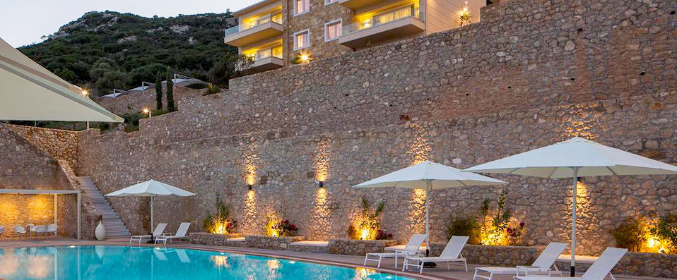 Princess Kyniska Suites ★★★★ - La vie de princesse dans la baie de Plitra !  <b>Demi-pension incluse  !</b> - Péloponnèse, Grèce