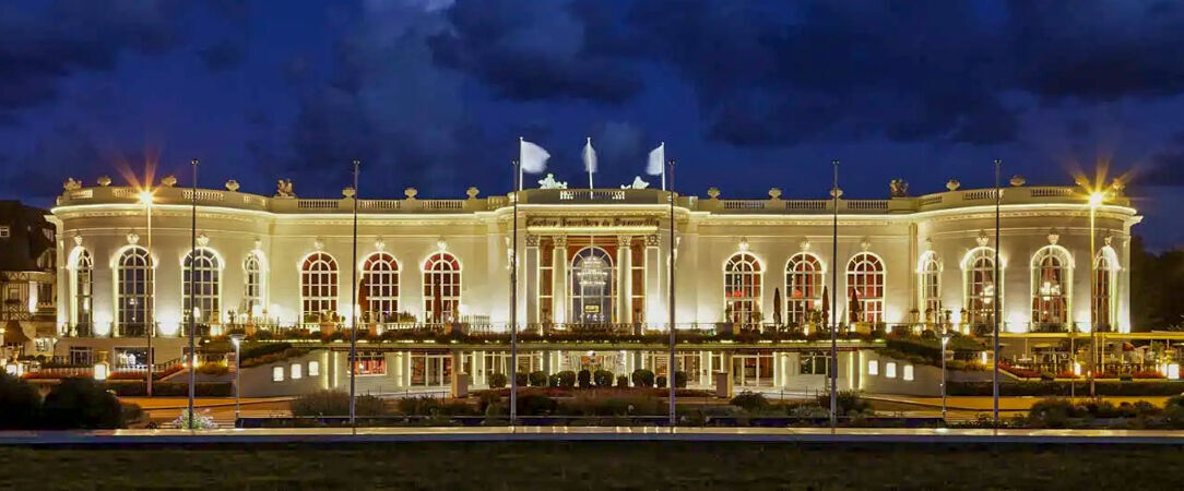 Hôtel Le Trophée by M Hôtel Spa - Warm and welcoming retreat in the heart of the exclusive seaside town of Deauville. - Deauville, France