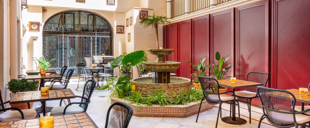 H10 Corregidor Boutique Hotel - Un charmant hôtel-boutique au cœur de la capitale andalouse avec son patio historique et son rooftop avec piscine. - Séville, Espagne