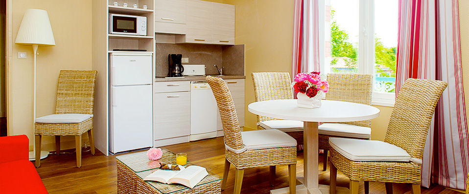 La Villa Régina - France’s blue, white and red have never looked so sumptuous… - Arcachon, France