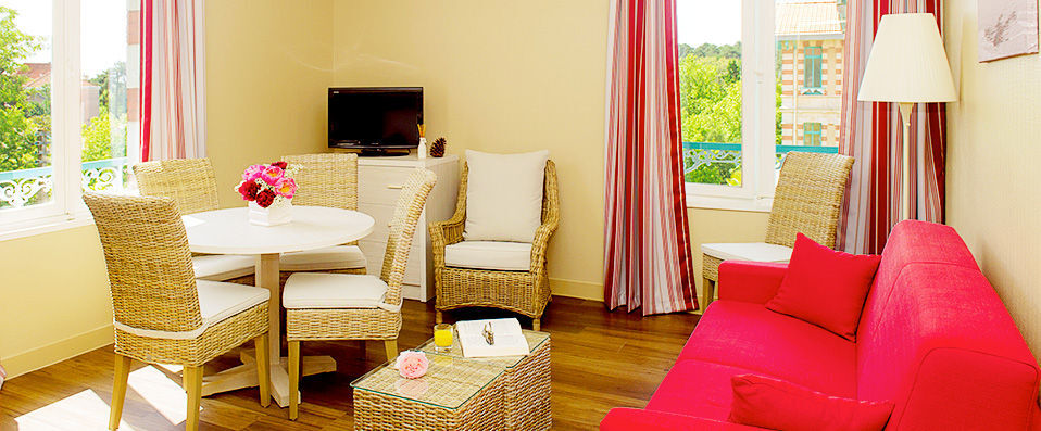 La Villa Régina - France’s blue, white and red have never looked so sumptuous… - Arcachon, France