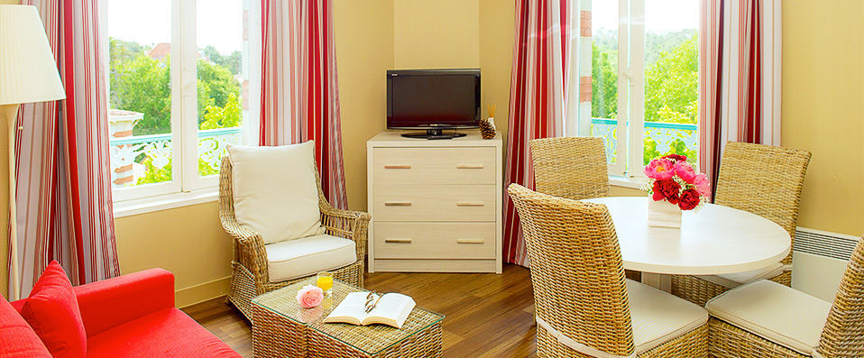 La Villa Régina - France’s blue, white and red have never looked so sumptuous… - Arcachon, France
