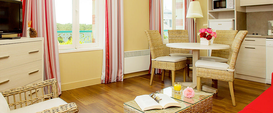 La Villa Régina - France’s blue, white and red have never looked so sumptuous… - Arcachon, France