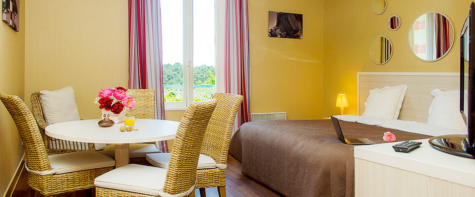 La Villa Régina - France’s blue, white and red have never looked so sumptuous… - Arcachon, France