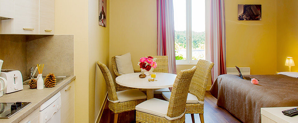 La Villa Régina - France’s blue, white and red have never looked so sumptuous… - Arcachon, France