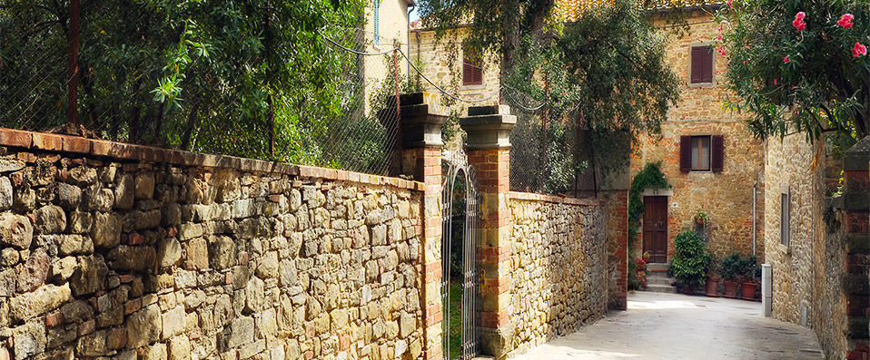 Il Fondaco del Moro - Sophisticated charm in the historic beauty of a Tuscan medieval hamlet. - Tuscany, Italy