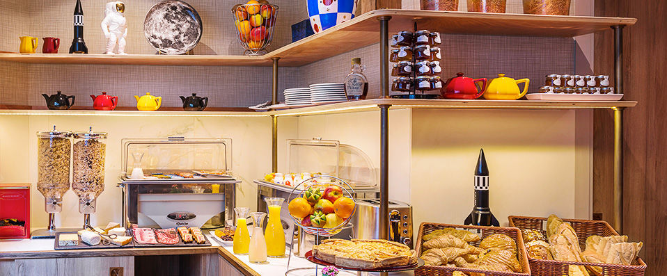 Hôtel Comète - Elegant charm and superb service in Eastern Paris. - Paris, France
