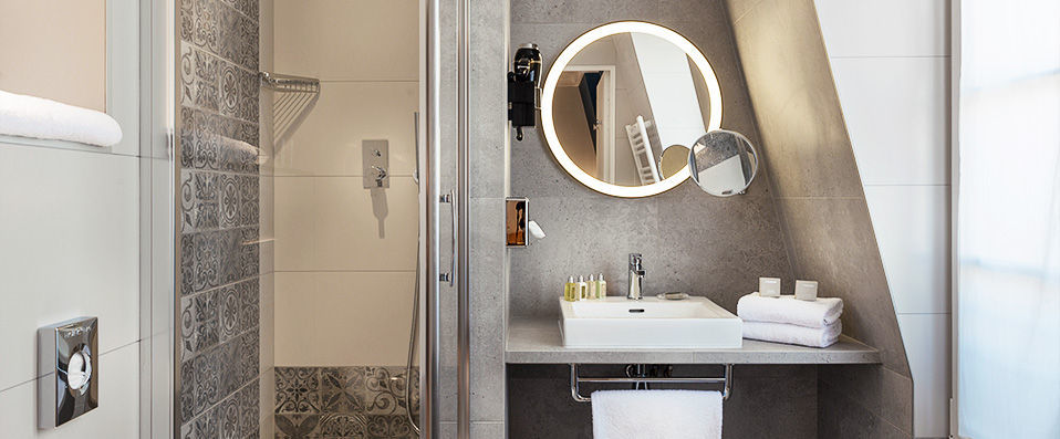 Hôtel Comète - Le nouvel astre de l’Est parisien, 20ème arrondissement. - Paris, France