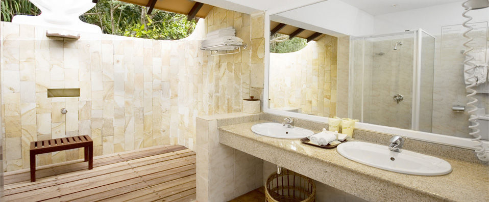 Adaaran Select Meedhupparu ★★★★ - Luxurious four-star stay in the Maldives. - Maldives