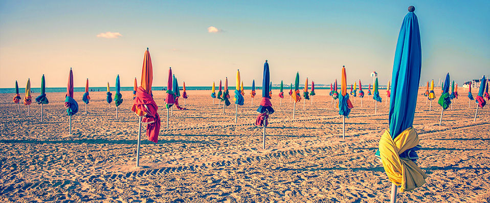 Hôtel Almoria - Experience the elegant Deauville from an equally chic hotel. - Deauville, France