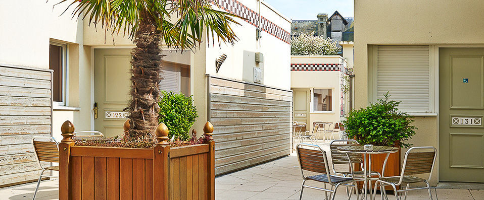 Hôtel Almoria - Experience the elegant Deauville from an equally chic hotel. - Deauville, France