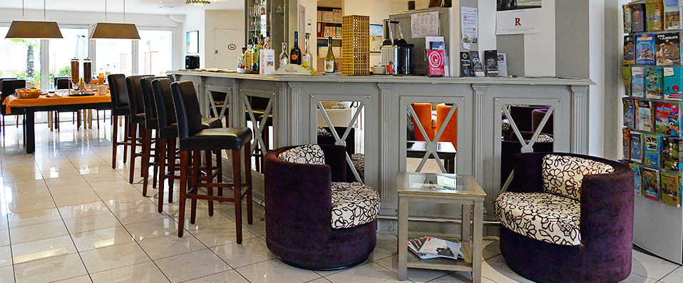 Hôtel Almoria - Experience the elegant Deauville from an equally chic hotel. - Deauville, France